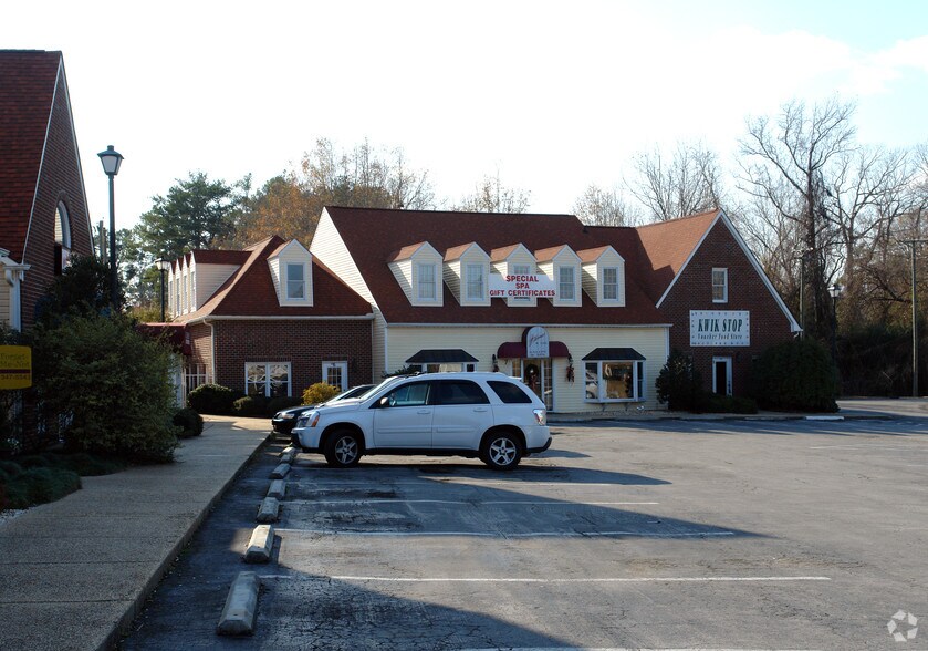 715 Gum Branch Rd, Jacksonville, NC à louer - Photo principale - Image 1 de 2