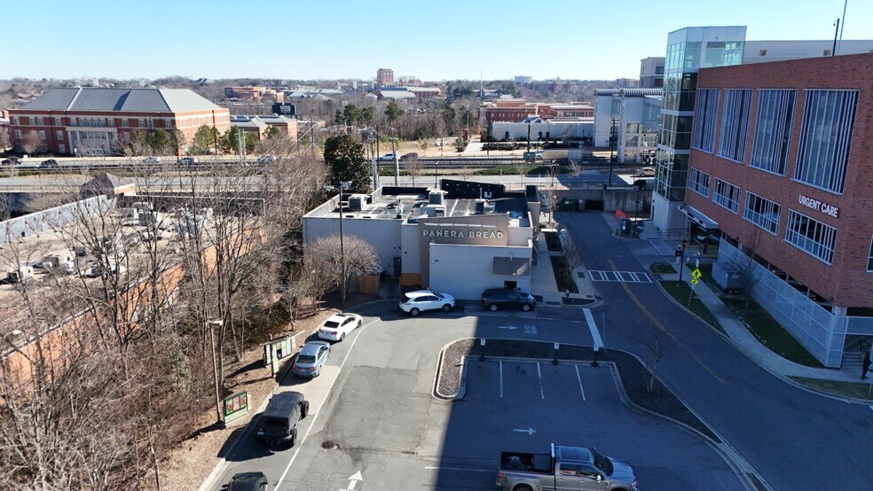 9321 Jw Clay Blvd, Charlotte, NC for lease - Building Photo - Image 2 of 6
