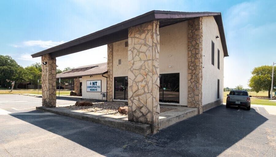 638 Londonderry Ln, Denton, TX à vendre - Photo du bâtiment - Image 2 de 18