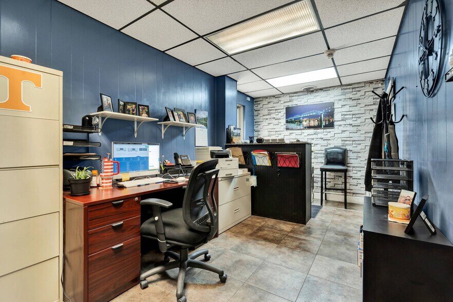 2450 Riverside Drive, Chattanooga, TN à vendre - Photo du bâtiment - Image 3 de 57