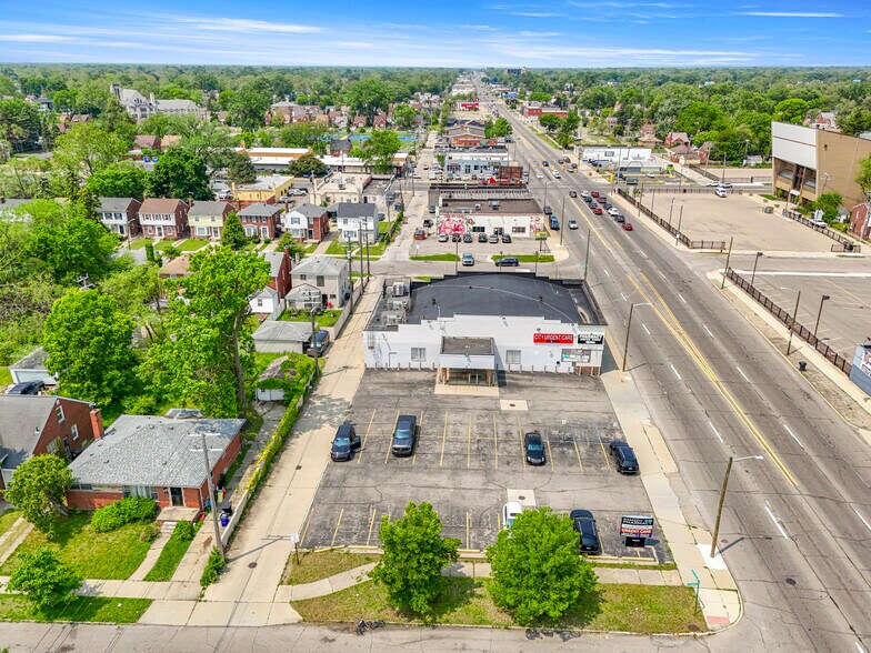 13403 W 7 Mile Rd, Detroit, MI à louer - Photo du bâtiment - Image 3 de 42
