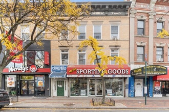 5716 Myrtle Ave, Ridgewood, NY à louer Photo intérieure- Image 2 de 9