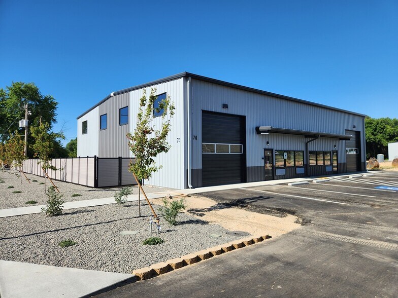 74 N Happy Valley Rd, Nampa, ID à louer - Photo du bâtiment - Image 3 de 12