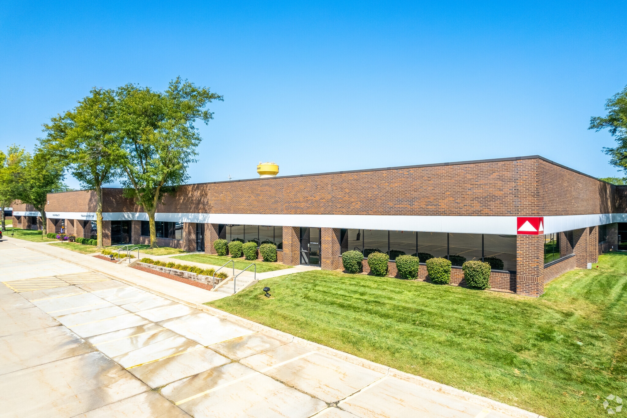 11101-11199 Aurora Ave, Urbandale, IA for lease Building Photo- Image 1 of 6