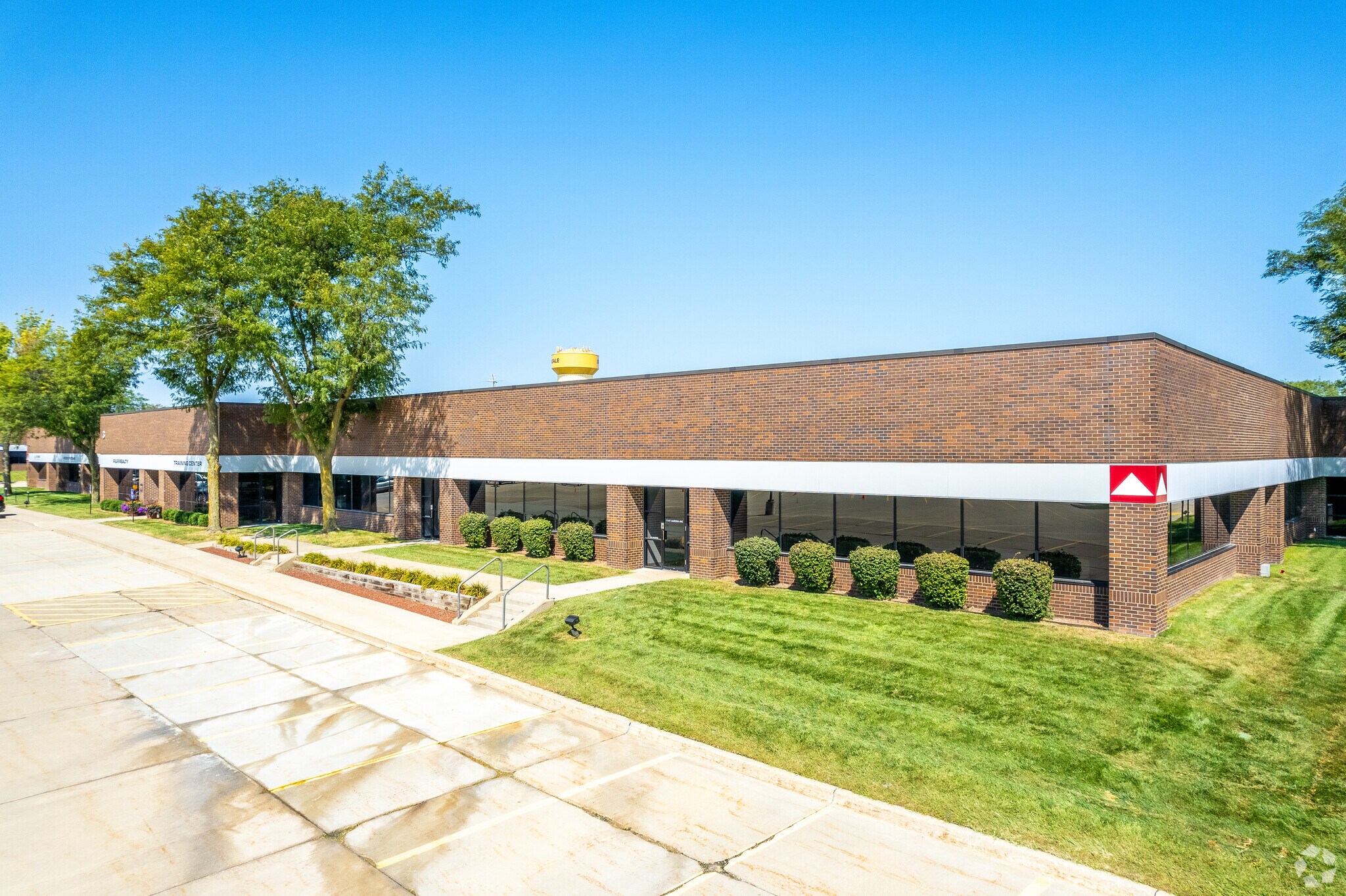 11101-11199 Aurora Ave, Urbandale, IA à louer Photo du bâtiment- Image 1 de 6