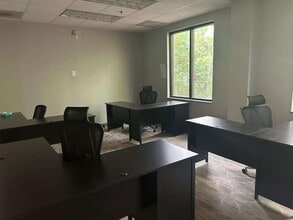311-327 Providence Rd, Chapel Hill, NC for lease Interior Photo- Image 2 of 44