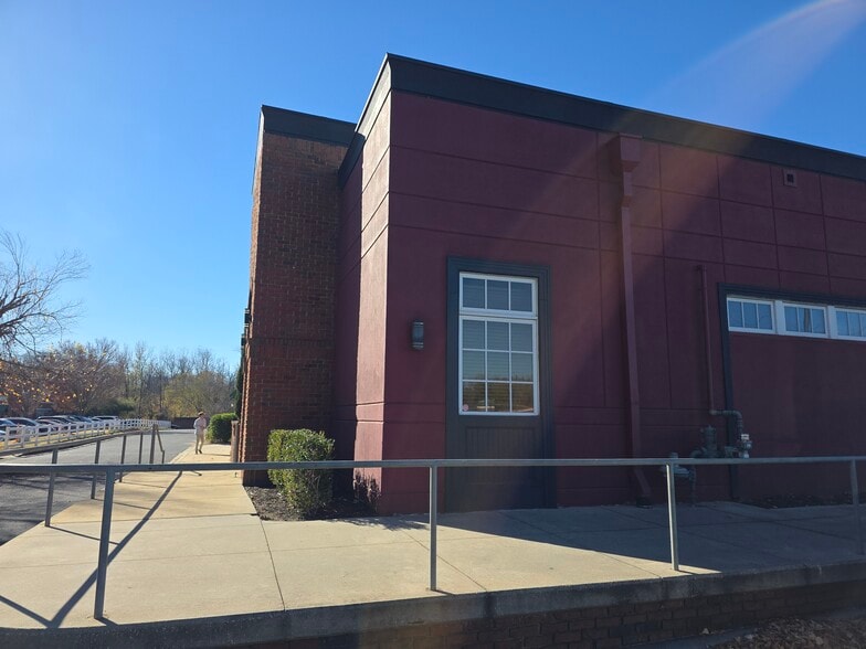 1940 Cinema Dr, Rock Hill, SC for lease - Building Photo - Image 3 of 17