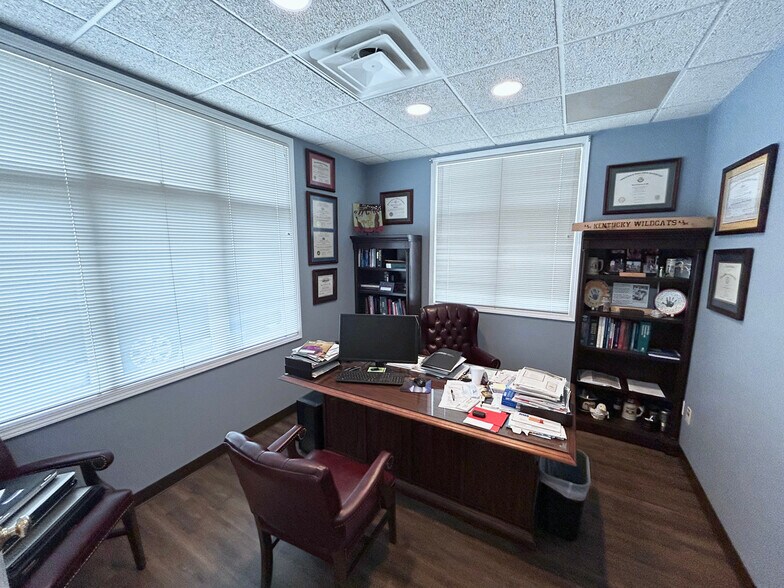 1725 McIntosh St, Bowling Green, KY à vendre - Photo du bâtiment - Image 2 de 16