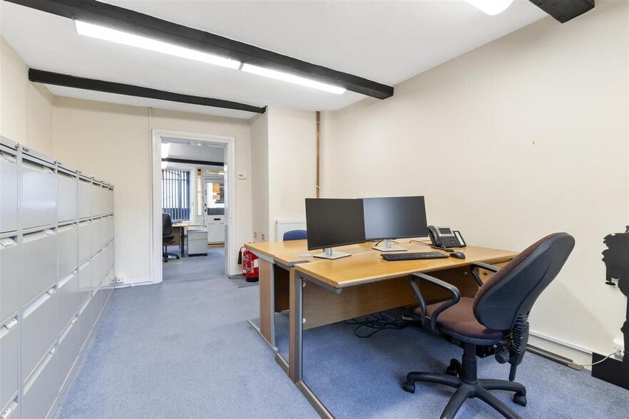 4 College St, Petersfield à vendre - Photo du bâtiment - Image 2 de 14