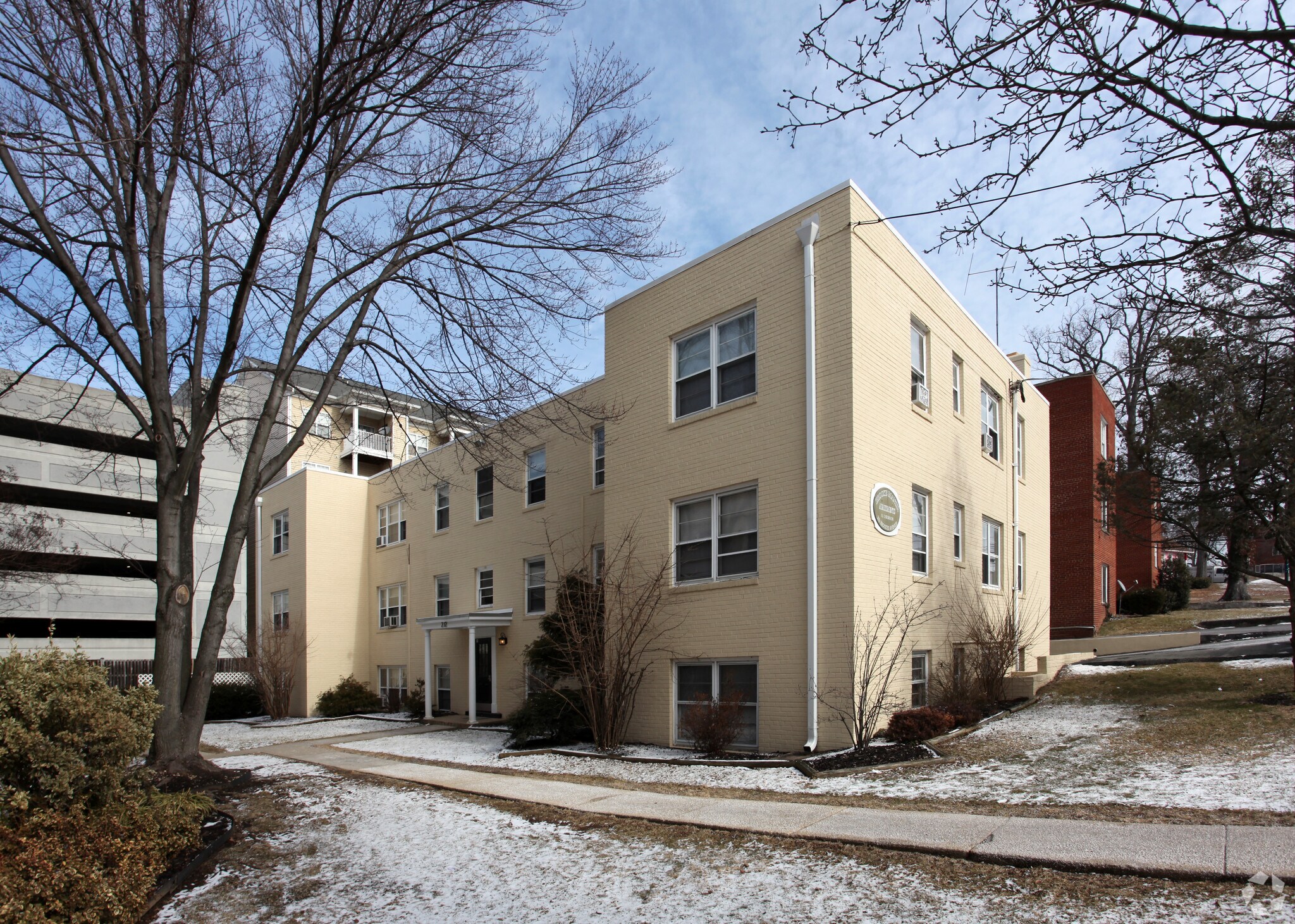 212 Brookes Ave, Gaithersburg, MD for sale Primary Photo- Image 1 of 4