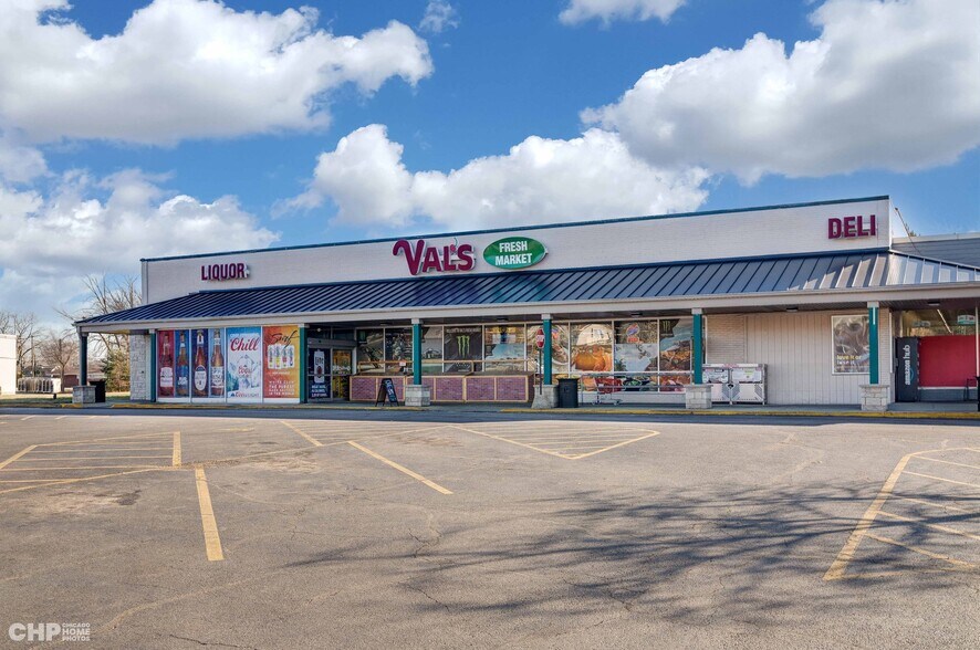 65 E Grand Ave, Fox Lake, IL à louer - Photo du bâtiment - Image 3 de 22