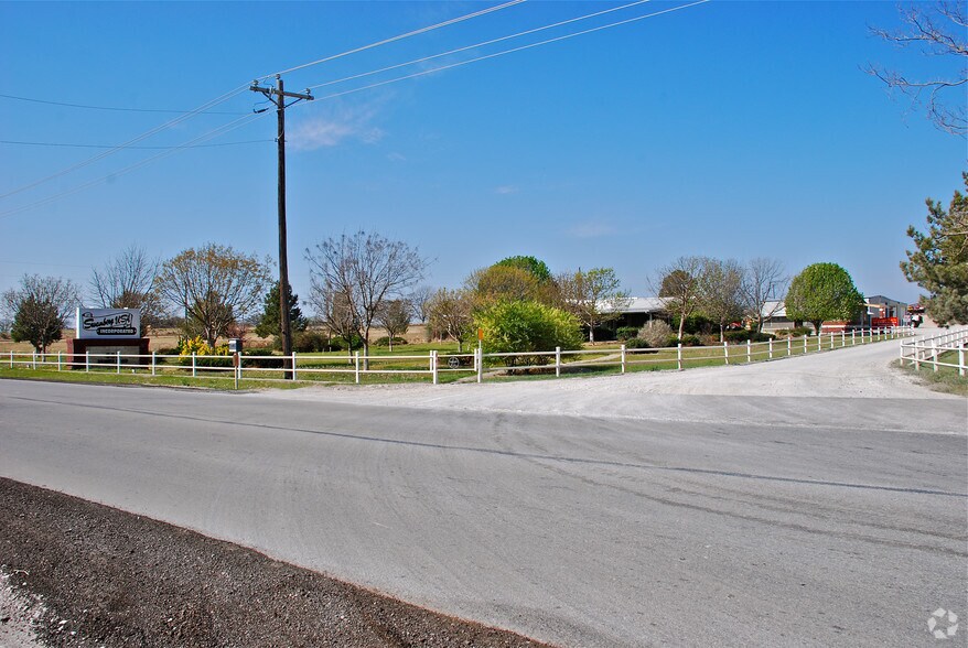 500 Dennis Rd, Weatherford, TX à louer - Photo principale - Image 1 de 27