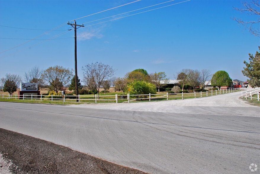 500 Dennis Rd, Weatherford, TX for lease - Primary Photo - Image 1 of 27