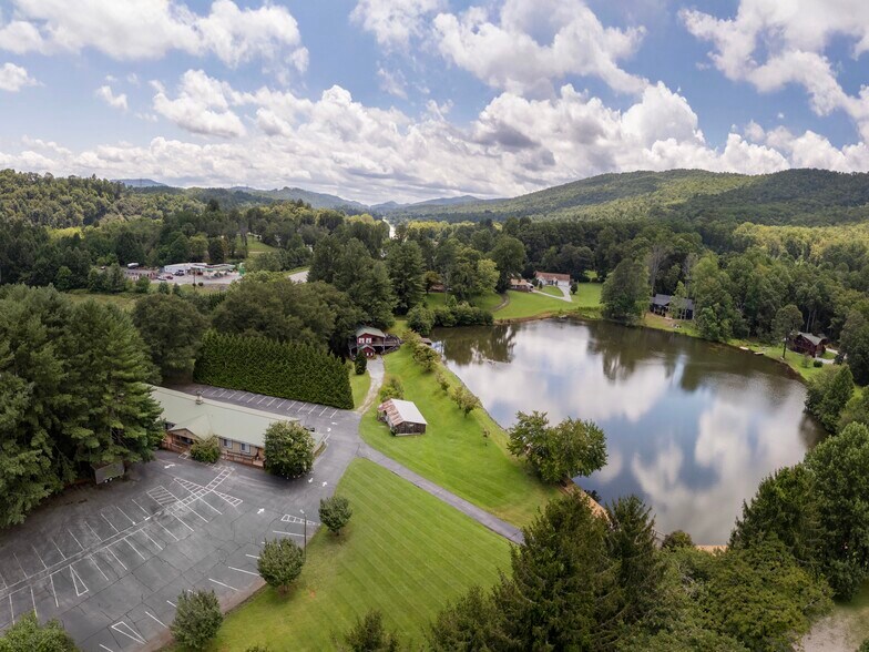 8826 Boylston Hwy, Mills River, NC à vendre - Photo du bâtiment - Image 3 de 53