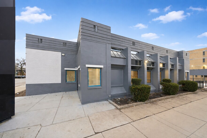 2201 W Howard St, Chicago, IL à louer - Photo du bâtiment - Image 2 de 45
