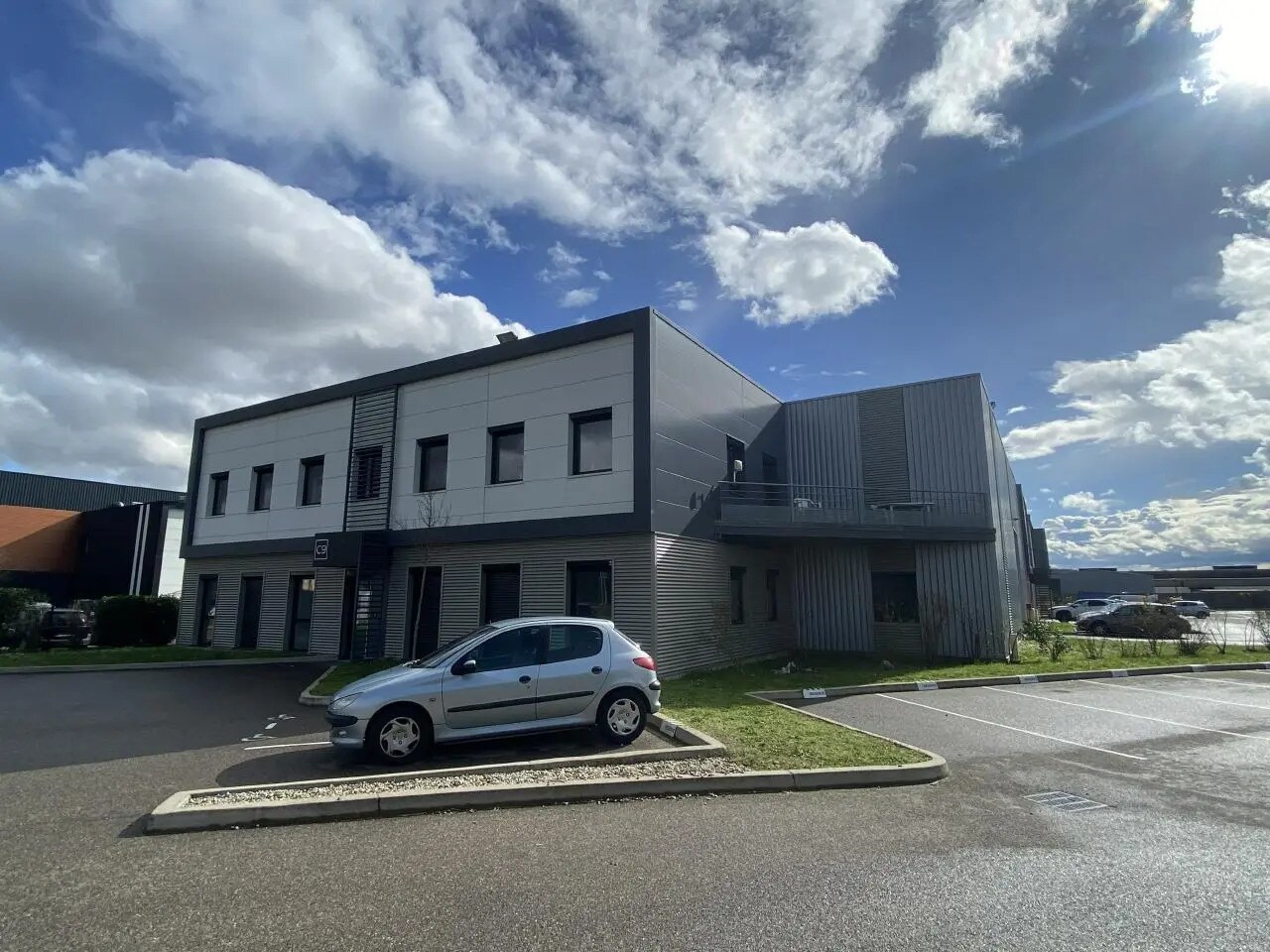 Bureau dans Saint-Priest à louer Photo du bâtiment- Image 1 de 15