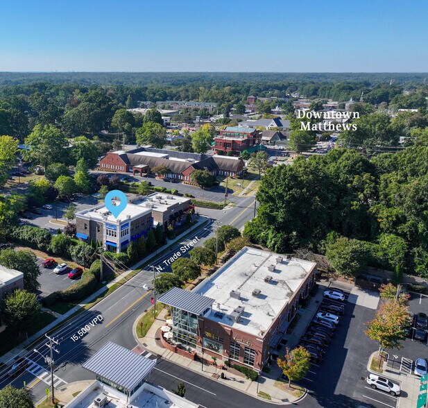 324 N Trade St, Matthews, NC à louer - Aérien - Image 2 de 9