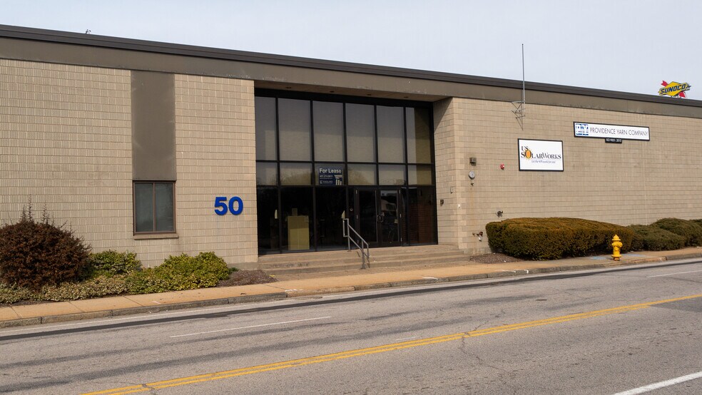 50 Division St, Pawtucket, RI à louer - Photo du bâtiment - Image 1 de 10
