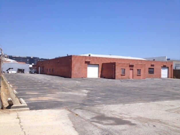 5540 W Century Blvd, Los Angeles, CA à louer - Photo du bâtiment - Image 2 de 10