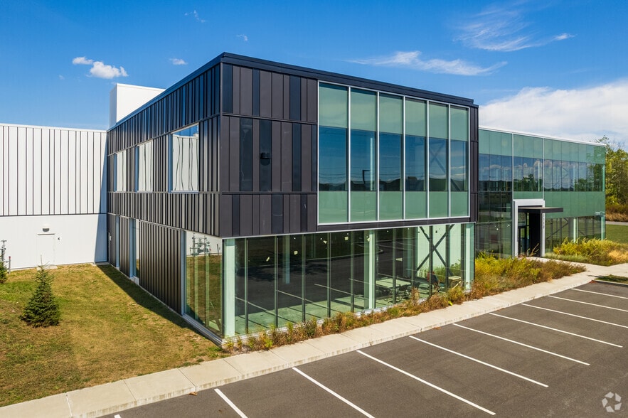 1110 Rue Bousquet, Granby, QC à vendre - Photo du bâtiment - Image 3 de 21