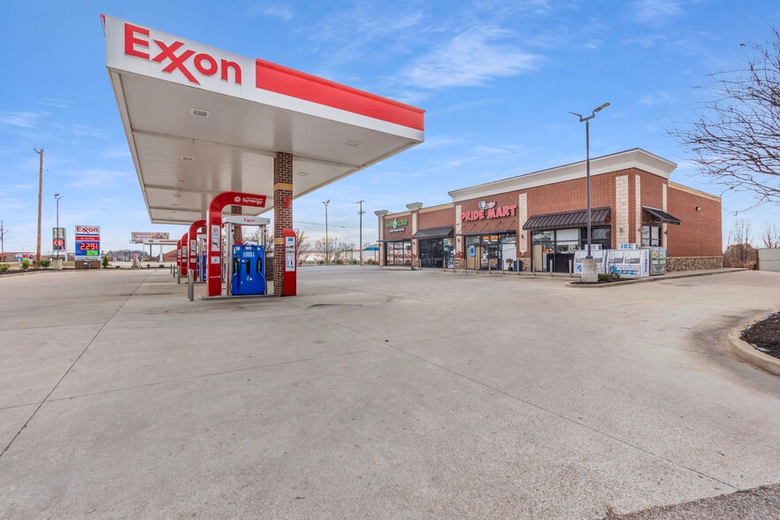 7641 Hacks Cross Rd, Olive Branch, MS for sale - Primary Photo - Image 1 of 29