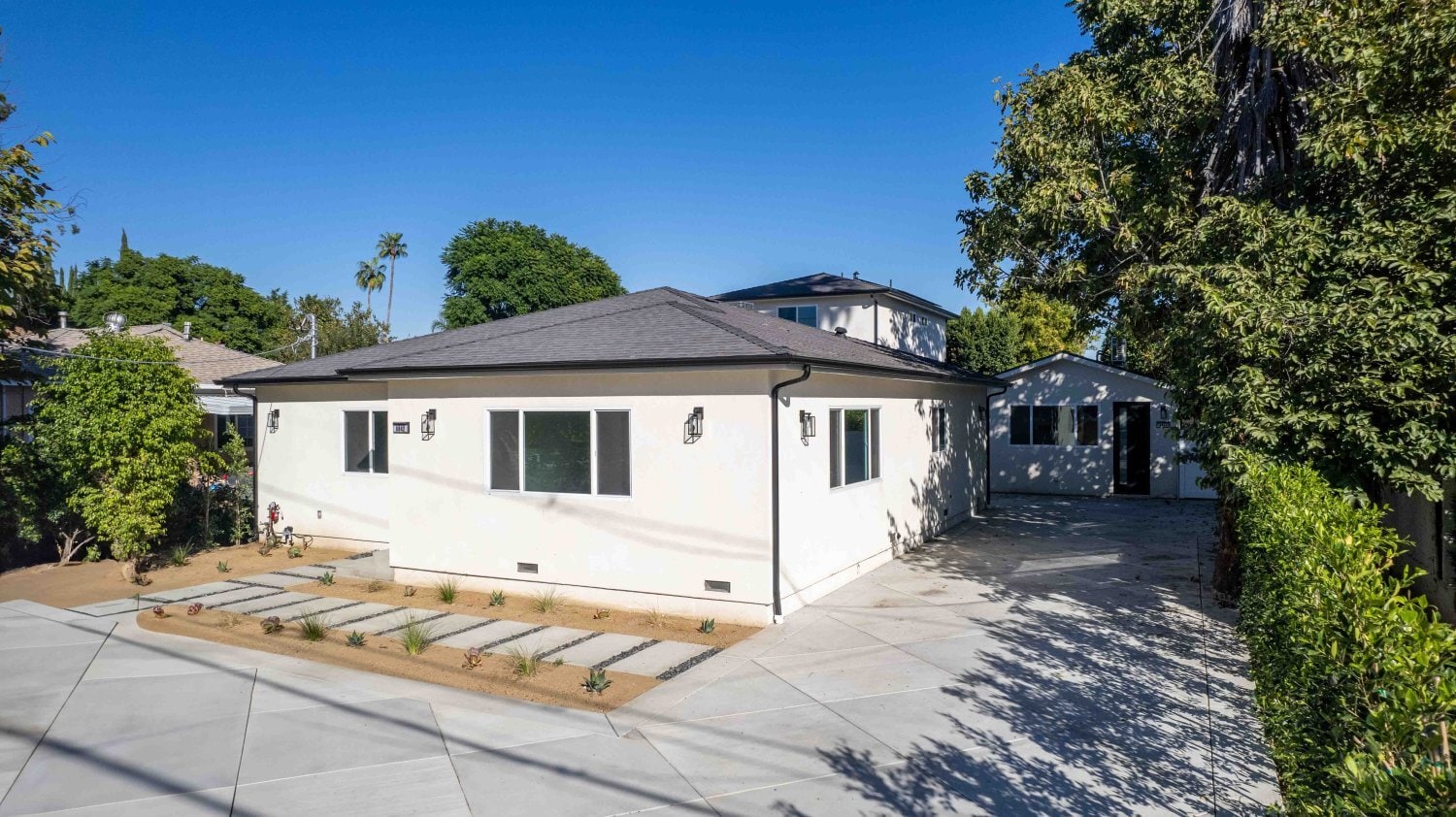 6842 Cedros Ave, Van Nuys, CA for sale Primary Photo- Image 1 of 69