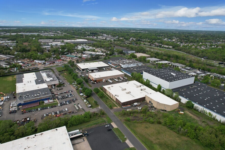 3366 Marshall Ln, Bensalem, PA for lease - Building Photo - Image 1 of 15