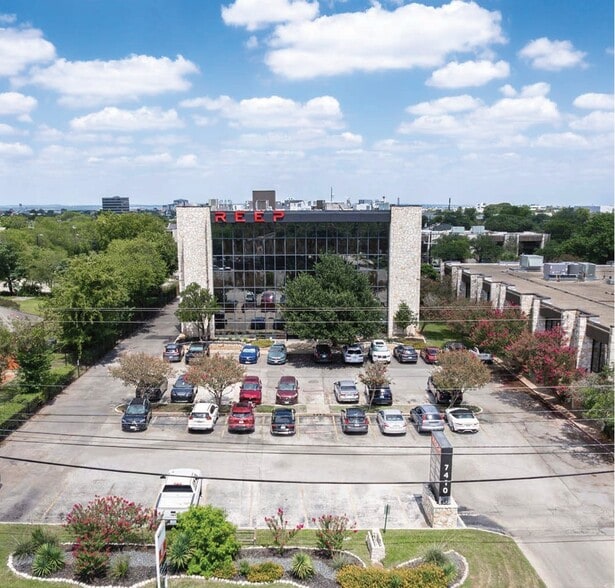 7410 Blanco Rd, San Antonio, TX for lease - Building Photo - Image 1 of 15
