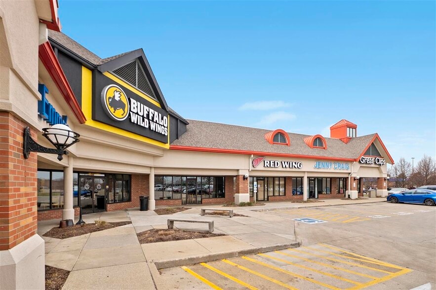 2001-2023 N Prospect Ave, Champaign, IL for lease - Building Photo - Image 2 of 12