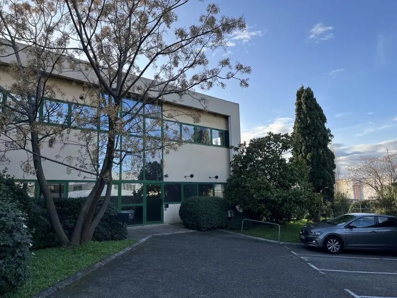 Flex in Les Pennes-Mirabeau for sale Building Photo- Image 1 of 14