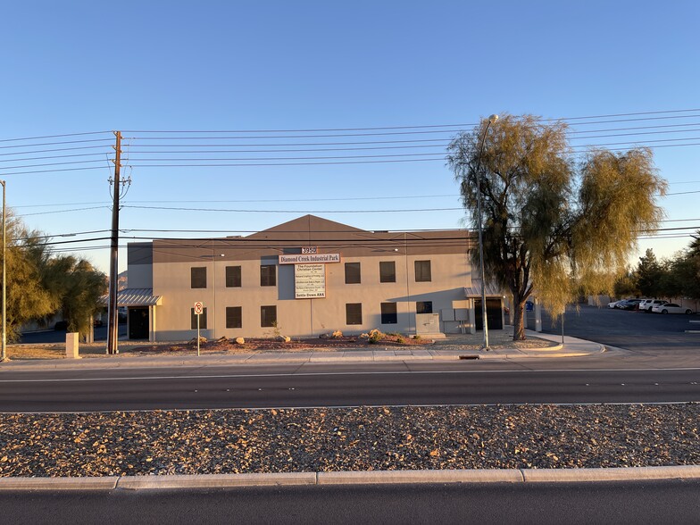 3970 Las Vegas Blvd N, Las Vegas, NV for lease - Building Photo - Image 1 of 5