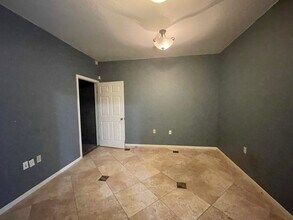 702 Spring Cypress Rd, Spring, TX à louer Photo intérieure- Image 2 de 4