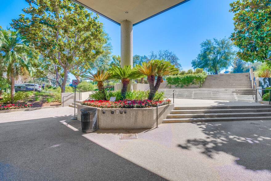 27001 Agoura Rd, Calabasas, CA for lease - Building Photo - Image 3 of 4