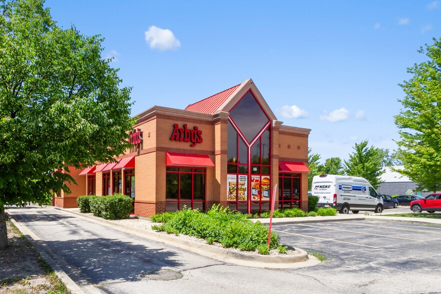 520 S Sutton Rd, Streamwood, IL for sale - Building Photo - Image 1 of 5