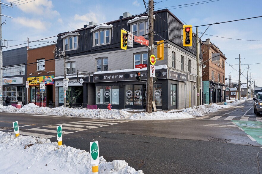 182-186 Ottawa St N, Hamilton, ON à vendre - Photo du bâtiment - Image 2 de 9