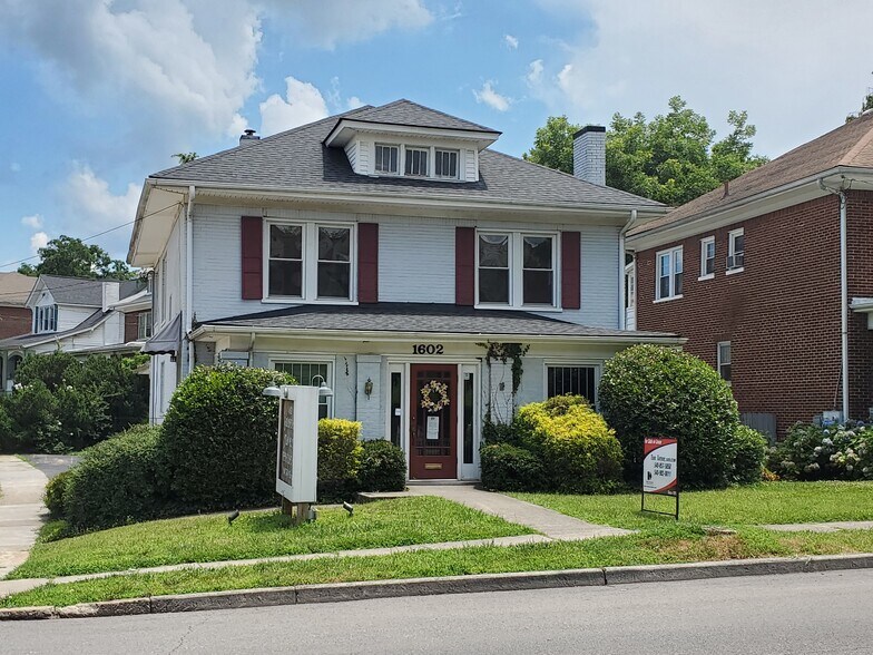 1602 Grandin Rd SW, Roanoke, VA à vendre - Photo du bâtiment - Image 2 de 42