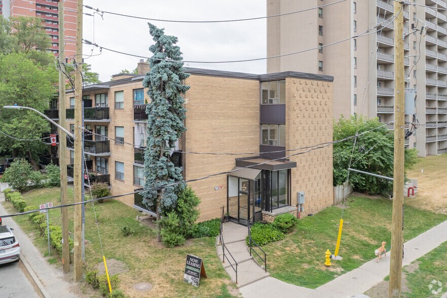 15 Gamble Ave, Toronto, ON à vendre - Photo principale - Image 1 de 1