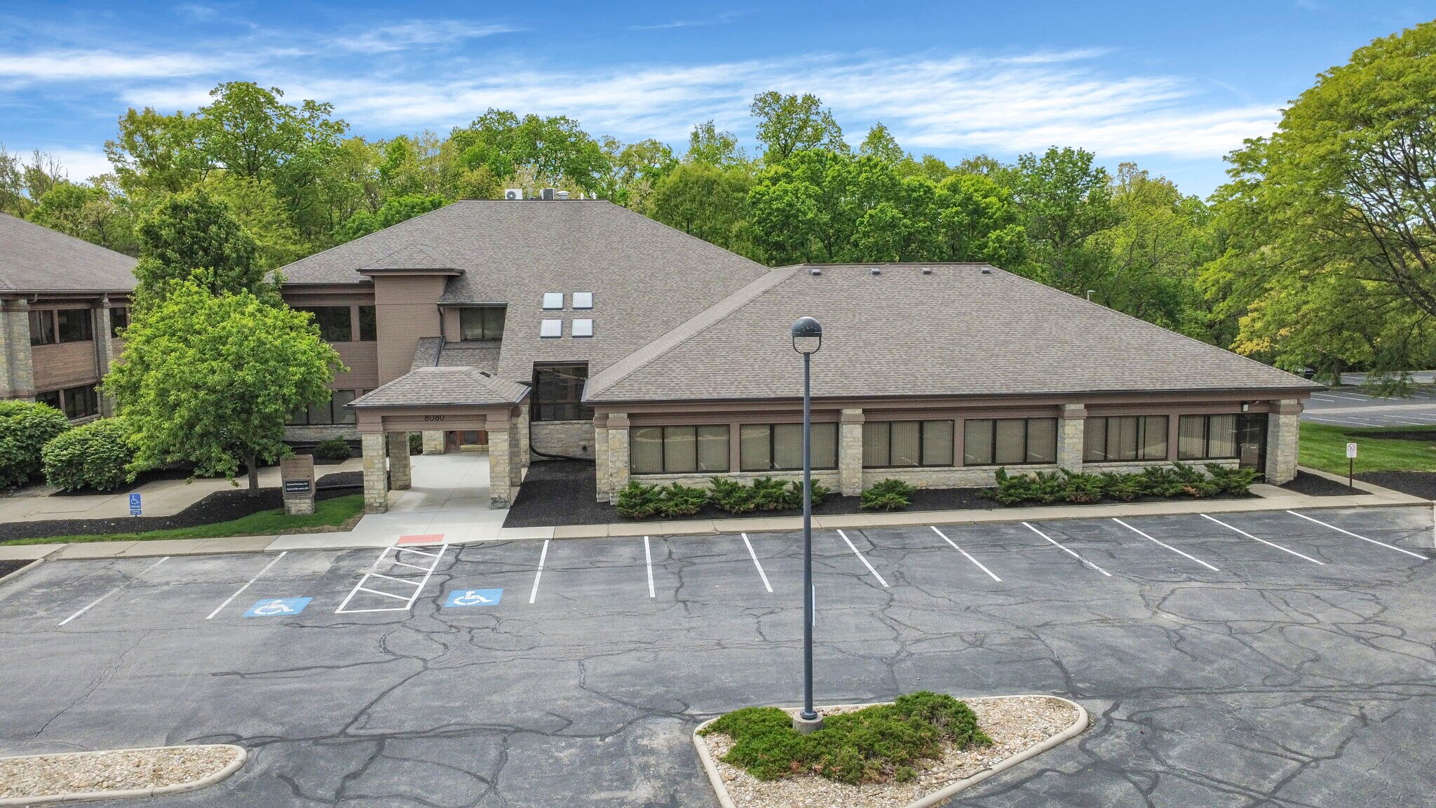8080 Ravines Edge Ct, Columbus, OH for lease Primary Photo- Image 1 of 10