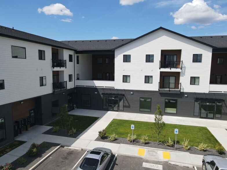 295 E Appleway Ave, Coeur d'Alene, ID à louer - Photo du bâtiment - Image 3 de 18