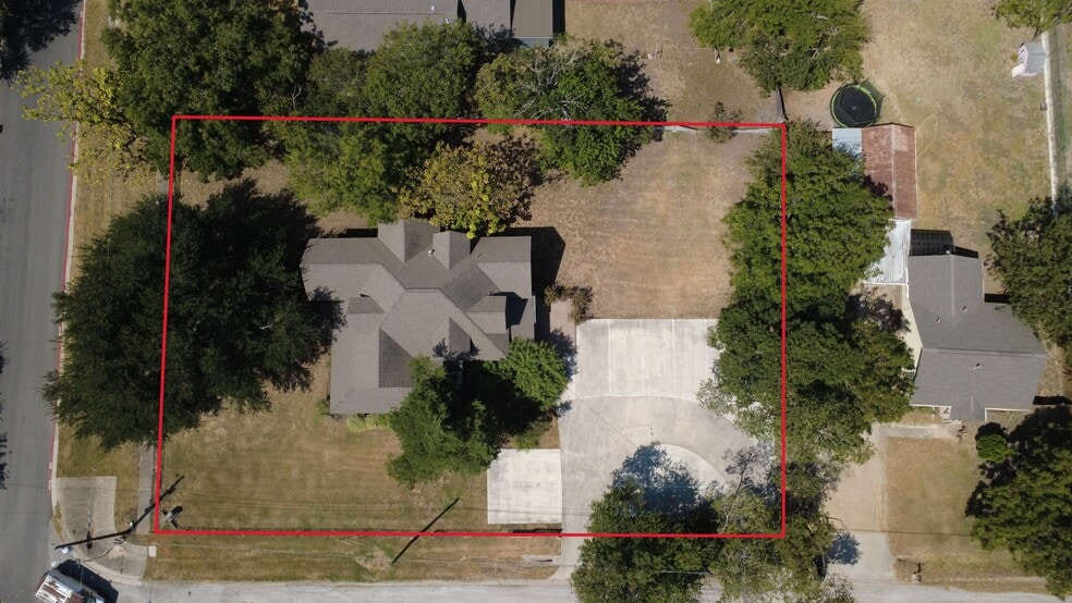 206 Taylor St, Hutto, TX for lease - Building Photo - Image 2 of 25