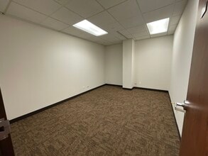 701 Lee St, Des Plaines, IL à louer Photo intérieure- Image 2 de 2