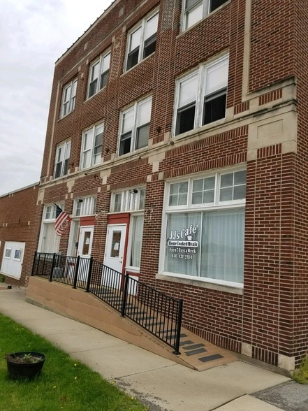 612 W Gallatin St, Vandalia, IL for sale - Building Photo - Image 2 of 28