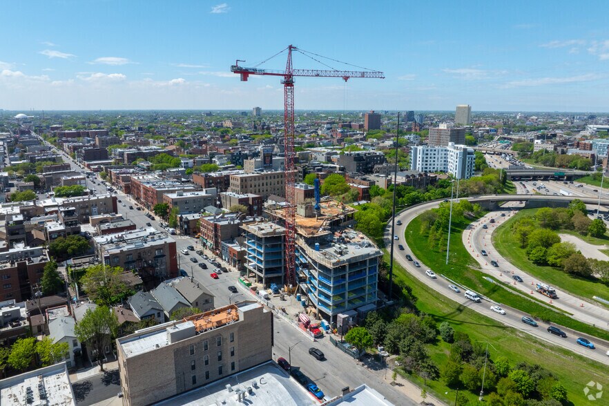 1100 W Grand Ave, Chicago, IL à louer - Photo du bâtiment - Image 3 de 3