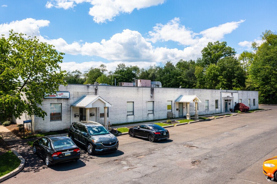 260 New York Dr, Fort Washington, PA à vendre - Photo du bâtiment - Image 2 de 5