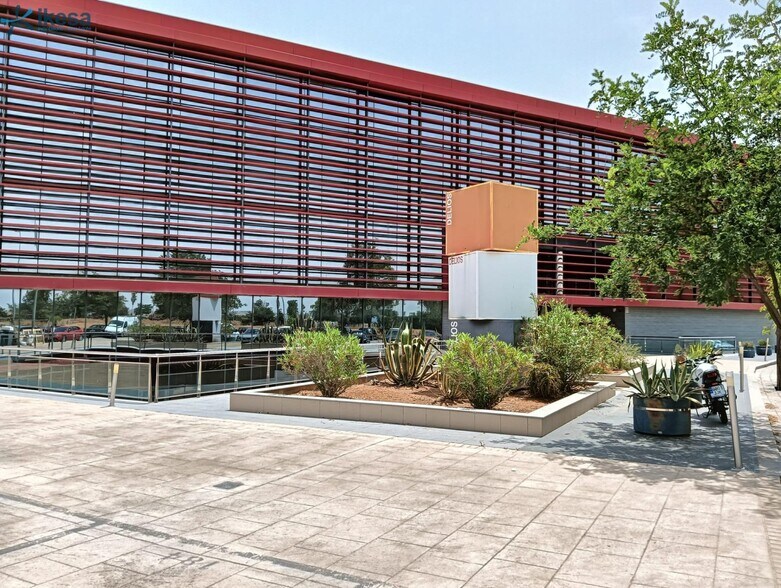 Retail in Salteras for sale - Building Photo - Image 2 of 11