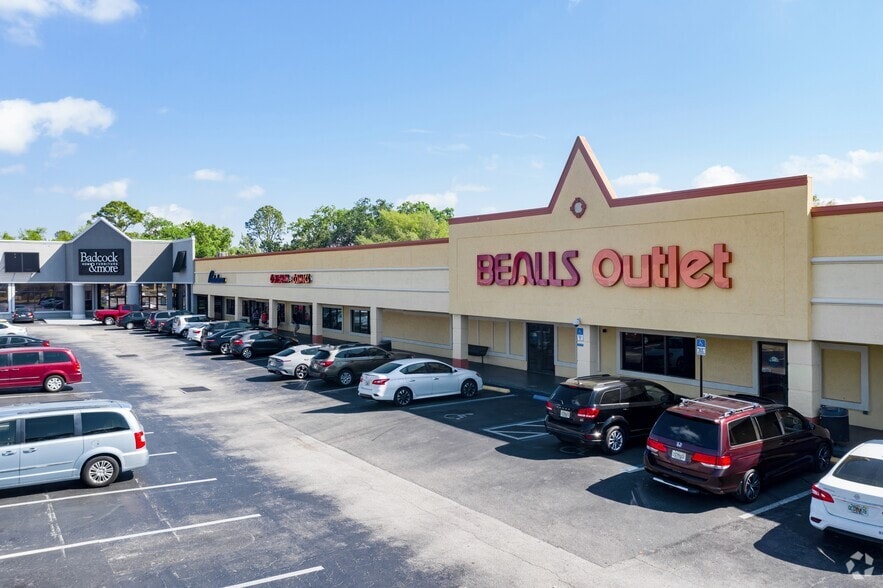 2501-2573 Old Vineland Rd, Kissimmee, FL for lease - Building Photo - Image 3 of 14