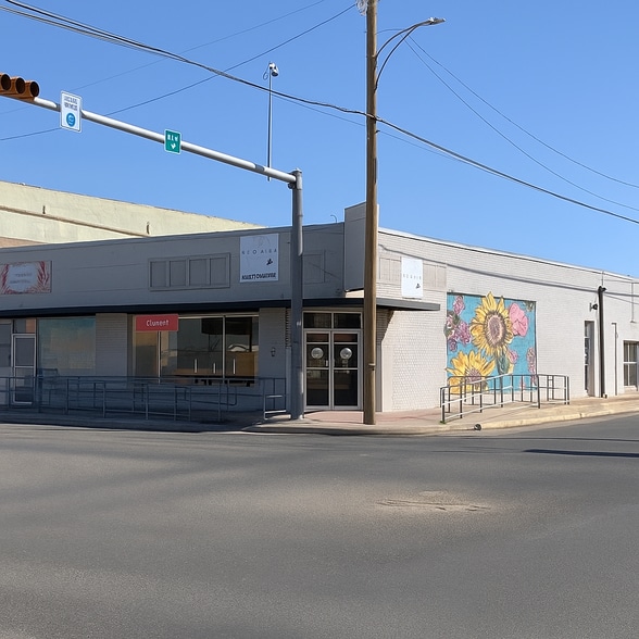 100 E Sealy Ave, Monahans, TX for sale - Building Photo - Image 2 of 17