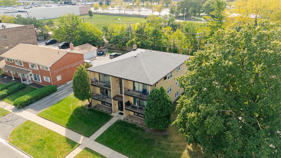 4335 Lindenwood Dr, Matteson, IL for sale - Building Photo - Image 2 of 16