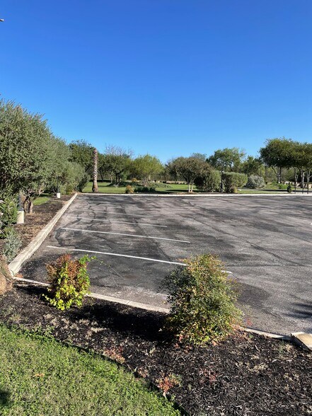 1319 March Rd, San Antonio, TX à louer - Photo du bâtiment - Image 3 de 27