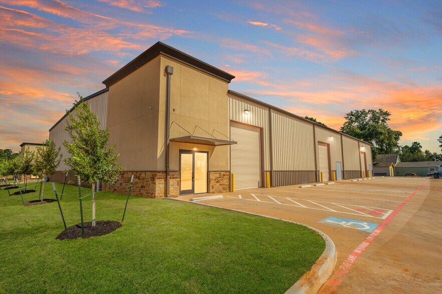 30130 Dobbin Huffsmith Rd, Magnolia, TX à louer - Photo du bâtiment - Image 1 de 24
